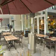 開放的なテラス席もご用意！　お仕事帰りに一杯はいかがですか？