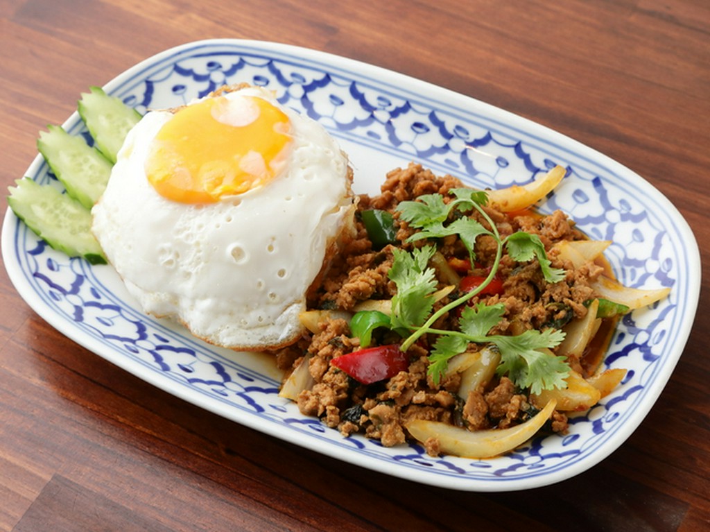 ボリュームたっぷりの鶏肉が決め手『ガパオ』