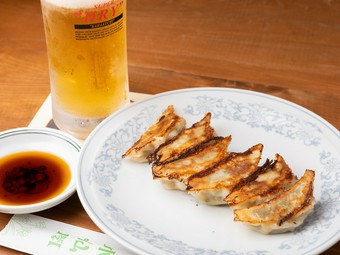 ほのかにエビの香りを効かせた『餃子』