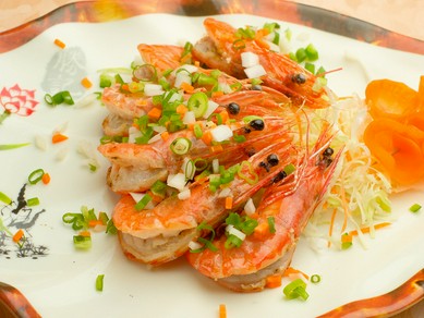 お酒にぴったり、パリパリした食感が楽しい『天使海老の塩胡椒炒め』