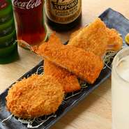 バラエティ豊かなメニューがそろう『揚げ物三種盛り』