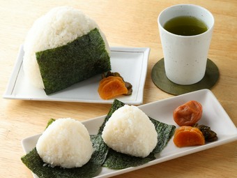 〆の一品にオススメ『大きなおにぎり／小さなおにぎり』
