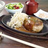 ※数量限定品・売り切れ次第販売終了
ごはん、赤出汁、前菜、サラダ付き
【ラージ】1,958円