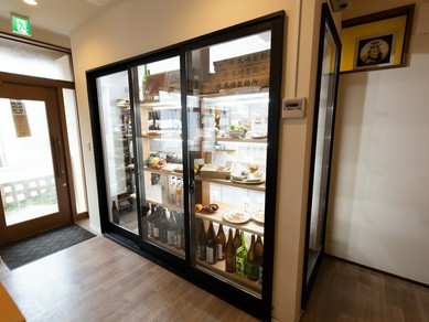 特注のワインセラーにはこだわりのワインが