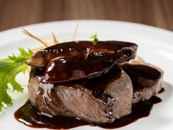 こだわり抜いたフランス産ガチョウのフォアグラ『和牛ヒレとフォアグラのロッシーニ』