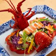 弾力のある食感を際立たせた『伊勢海老のサラダ、中納言風』姿（3～4名様）／1/2（1～2名様）