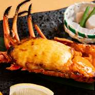 祝事に最適。2色のソースが生み出す紅白カラーが映える『伊勢海老の中納言焼』