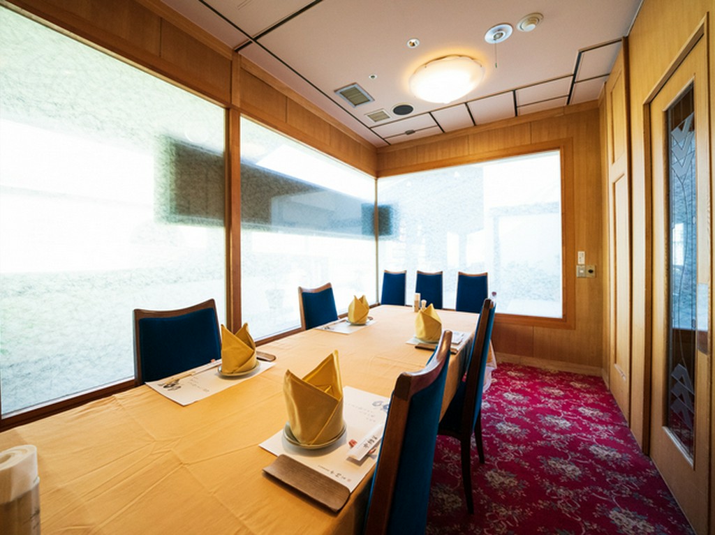 大小さまざまな個室を完備。家族や親族が集まる祝事に最適