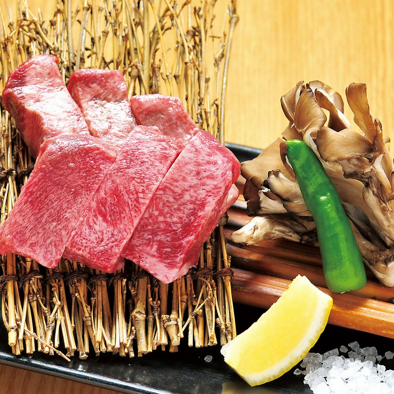 仙台名物　厚切り牛タン鉄板焼き