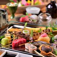 【春夏秋冬】という店名の通り、四季折々の食材を極上の串揚げに仕上げます。シニアソムリエが厳選した、100種類以上のワインと共に至福のひとときをお過ごし下さい。