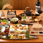 秋の特別コース。季節の前菜から始まるコースは秋の訪れを味覚で感じることができます。自慢の串揚げや旬のお料理と共に120分の贅沢な秋をお楽しみください。