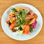 ARATAの人気メニューをちょっとずつ楽しめる、丁度良いサイズの盛り合わせ♪