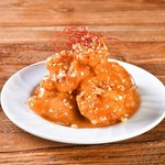 海老とマッシュルームをオイルで煮込みました。一番人気のアヒージョ！