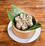 手作りシュウマイの、お肉の柔らかさ・あふれる肉汁がたまりません！是非一度ご堪能下さい。
■追加肉シュウマイ(1個)：176円(税込)