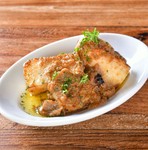 イカを丸ごと焼いてレモンでキュッと味をしめます！ピリッとする黒胡椒バターがアクセント♪