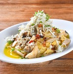 にんにくとアンチョビ香る定番ペペロンチーノに、シラスとキノコのうま味をプラス！