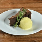 おすすめ大人気、自家製しっとり濃厚ガトーショコラです。