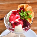 あったかワッフルと甘ーいひんやりバニラアイスの組み合わせが絶妙です！