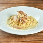 キャラメルオニオンカルボナーラ・・・1,518円
鶏とポルチーニのクリームパスタ・・・1,518円
明太子カルボナーラ・・・1,628円
生ハムレモンクリームパスタ・・・1,848円
※画像はキャラメルオニオンカルボナーラ