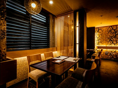 落ち着いた大人の雰囲気で二人の時間を