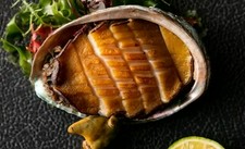 季節の食材を生かした一品、あわびなど高級食材も多数！