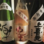全国各地 旬で入手困難な日本酒も取り扱い。話題の蔵元の酒も入ってきます。60mlからご提供