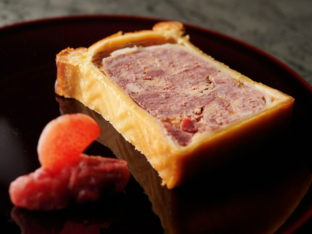テリーヌをパイで包んだ『パテ アンクルート』