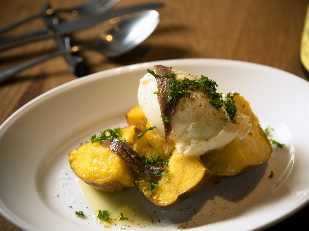 リピーターの支持を集める人気メニュー。感動のおいしさ『じゃがバター』