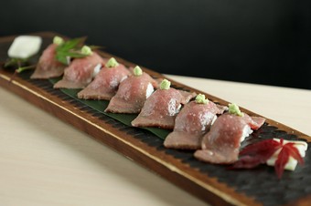 山形牛炙り牛寿司