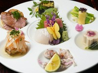 ・旬の前菜7種
・温物
・メイン：季節の魚介料理
・季節の炊き込みご飯
・デザート
・コーヒー or 紅茶