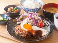 ボリュームがあってふんわり食感の『ハンバーグ』