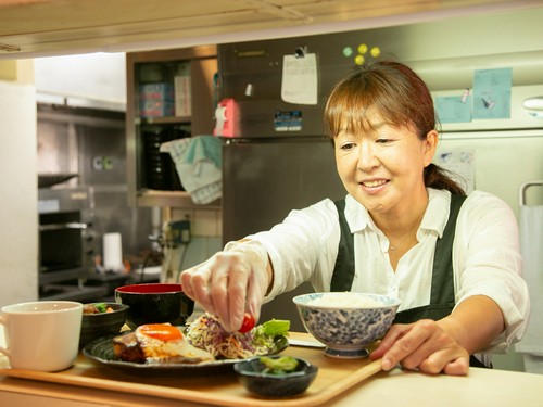 プロのワザによるおいしい家庭料理を召し上がれ