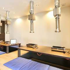 小上がりの座席は堀ごたつ式。靴を脱いでくつろげる