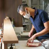 信頼できる食肉業者と連携し、確かな目利きで上質な肉を提供