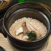 鰹昆布だしの滋味豊かな土鍋ご飯『真鯛の土鍋飯』
