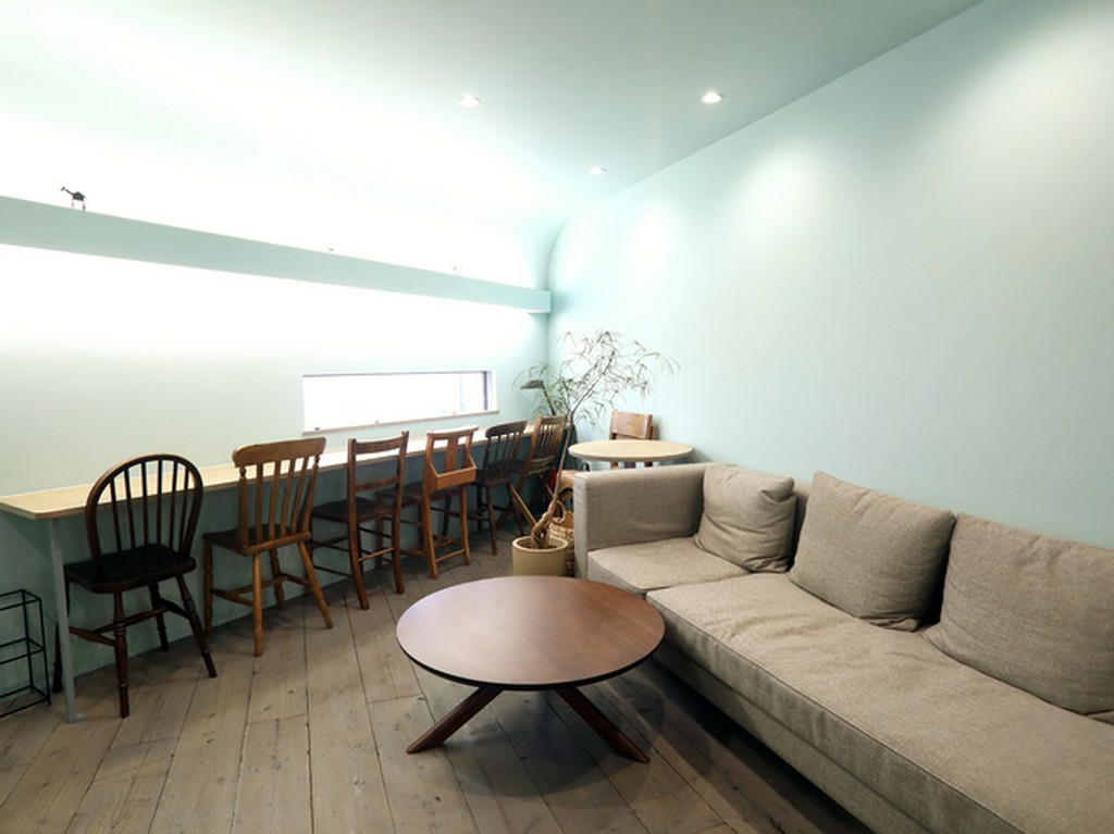 何気ない日常のワンシーンに溶け込み、自然体で憩える一軒