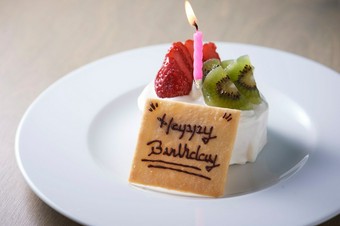 アニバーサリーコース　乾杯スパークリング、メッセージ付きミニホールケーキ付き