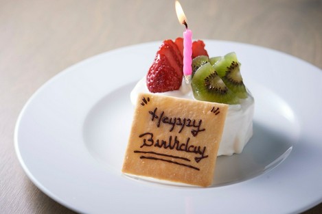 アニバーサリーコース　乾杯スパークリング、メッセージ付きミニホールケーキ付き