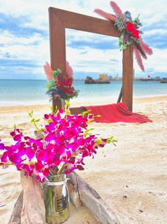 リゾートウエディング　ビーチで挙式