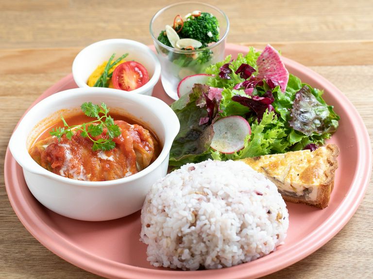 おいしくヘルシーに！　大満足の週替わりランチプレート『J’s Lunch』