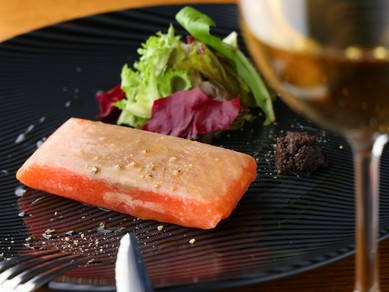 こだわりの料理でゲストをおもてなし