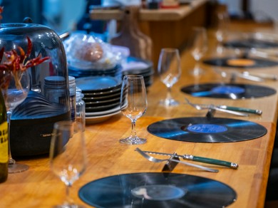 落ち着いた大人の雰囲気で二人の時間を