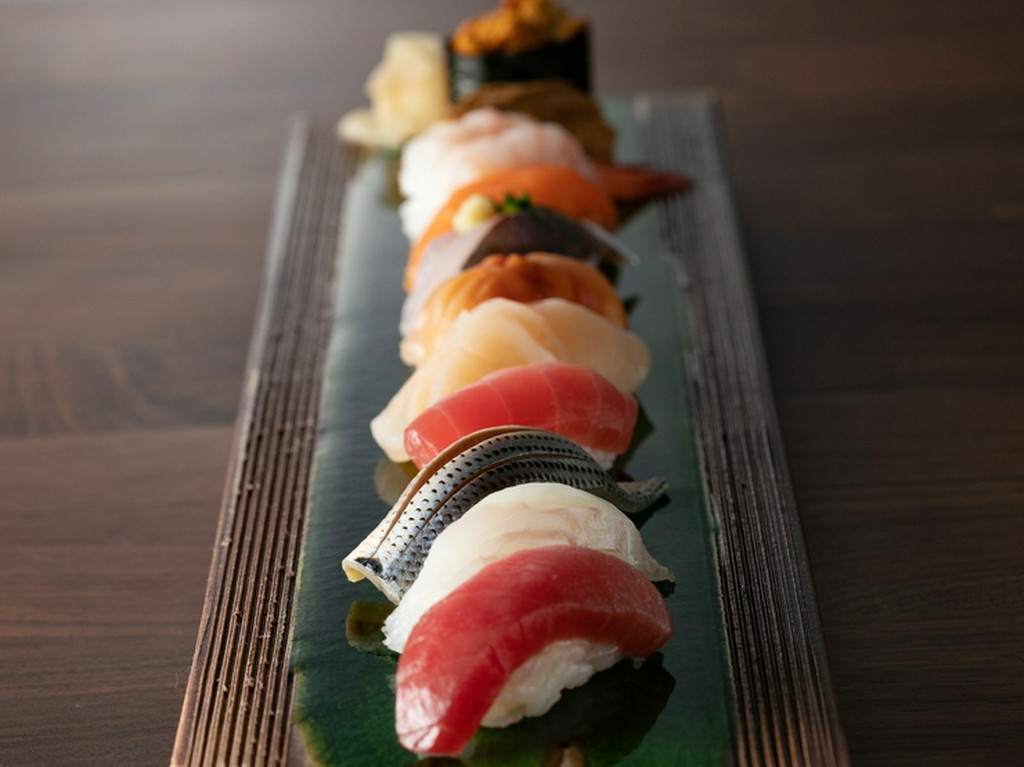 週に一度は三崎漁港へ足を運ぶ店主目利きの新鮮ネタが魅力