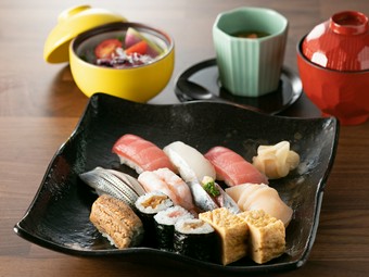 旬のネタをお手軽に『ランチにぎり』