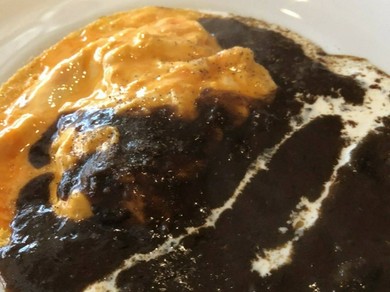 個性的な味にやみつき『23年熟成カレー黄金卵オムライス』