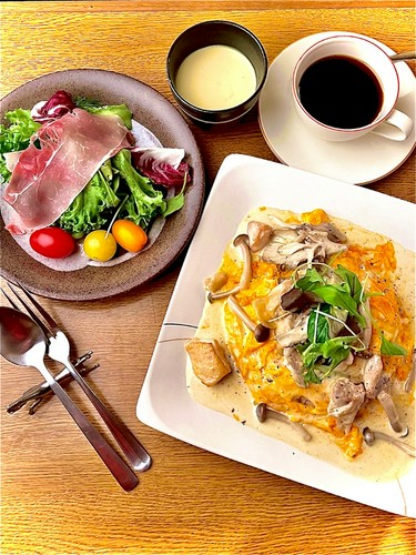 販売累計100万食突破!! 謹製旨赤卵フワフワオムライス