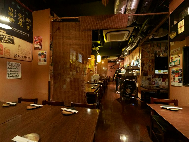 少人数でじっくり飲むのも、会社の宴会も。貸切は20名〜