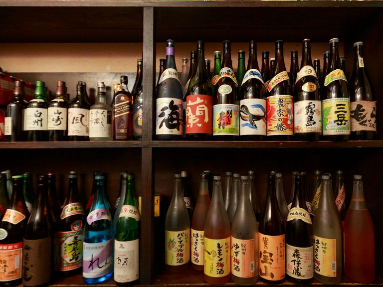日本酒、焼酎、梅酒合わせて100種類常備。山形フルーツのお酒も
