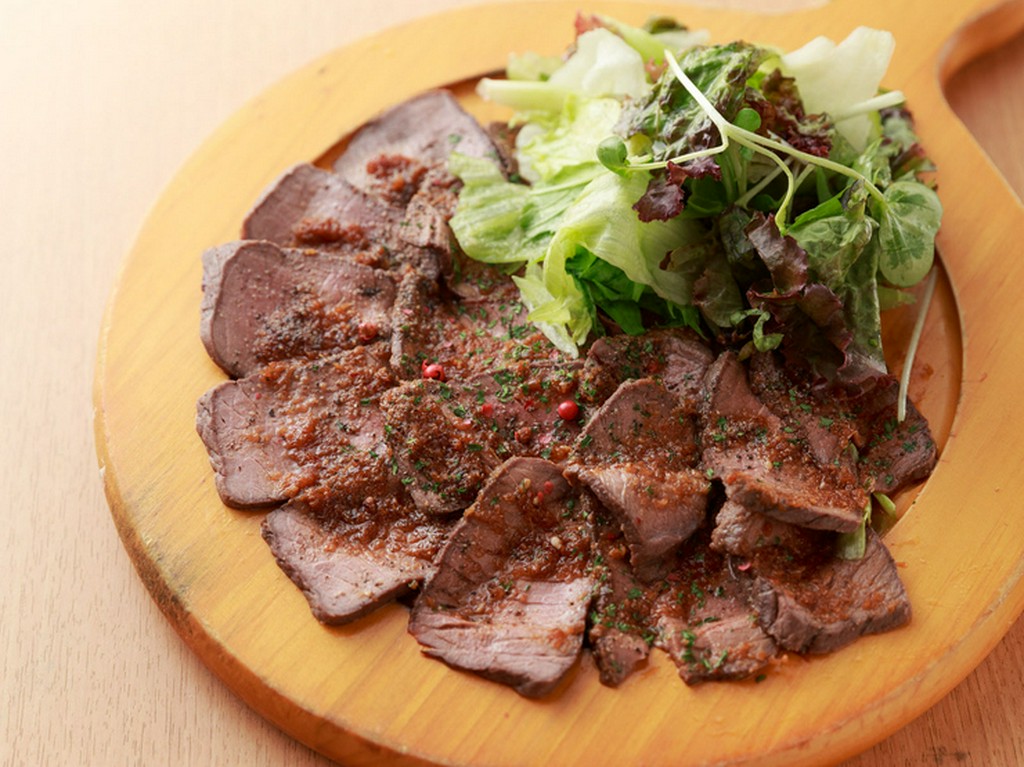 しっとりと柔らかく、食べごたえのある『ローストビーフ』