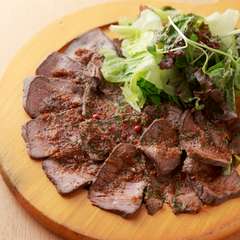 しっとりと柔らかく、食べごたえのある『ローストビーフ』